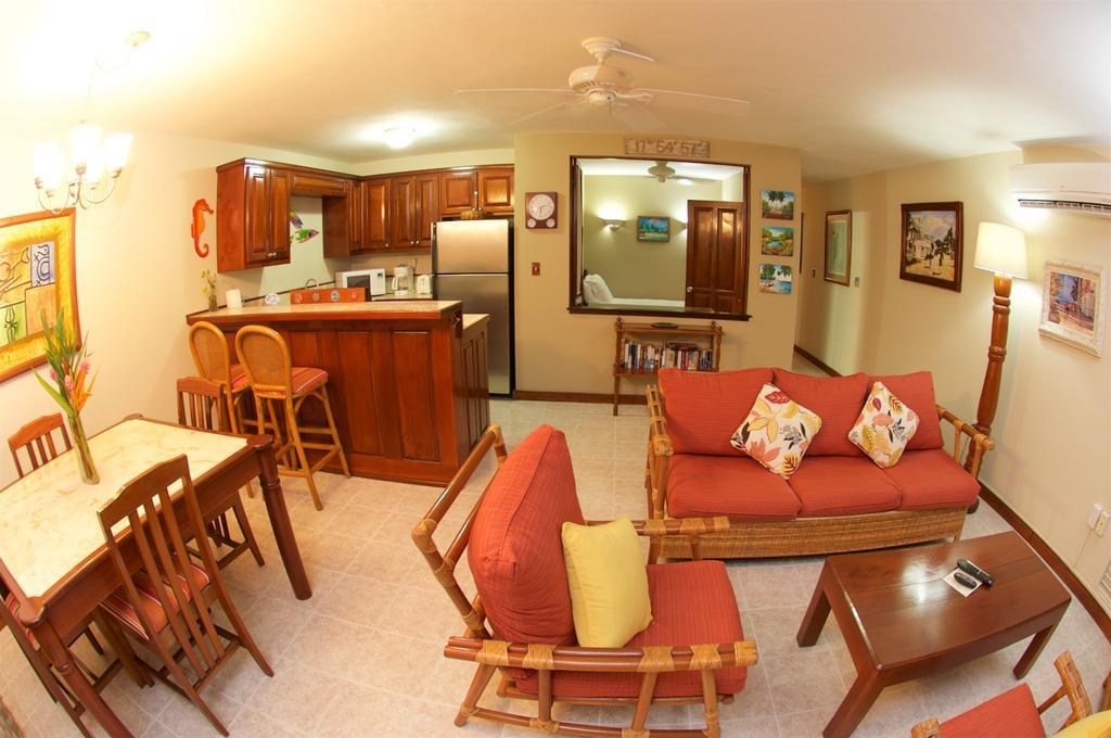 The Palms Oceanfront Suites San Pedro  Extérieur photo